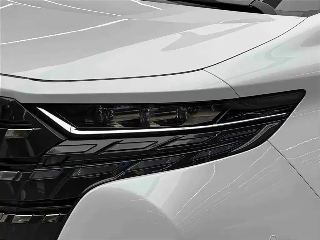 Toyota Alphard — фото 6