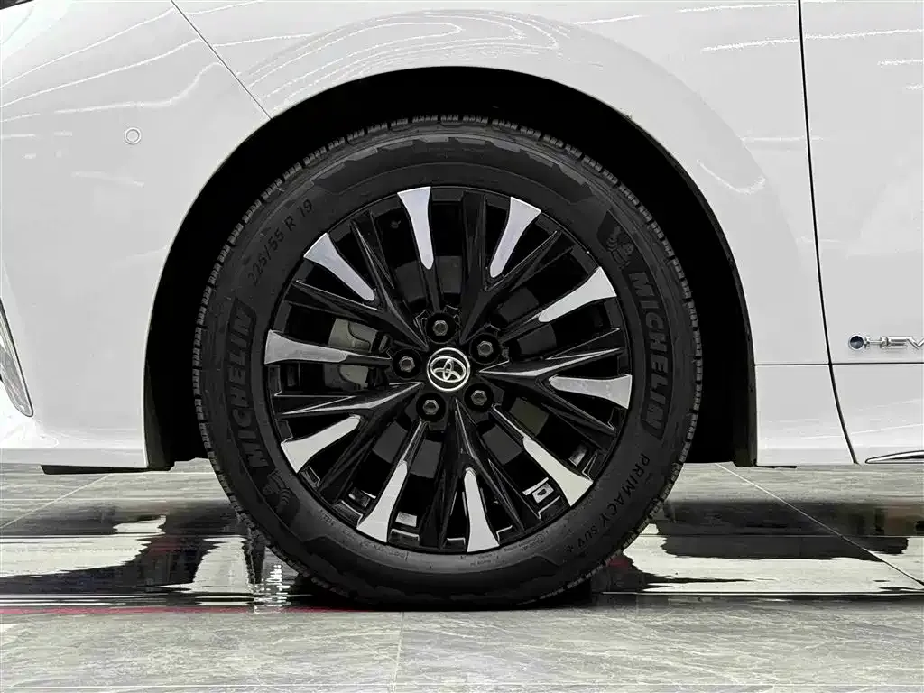 Toyota Alphard — фото 10