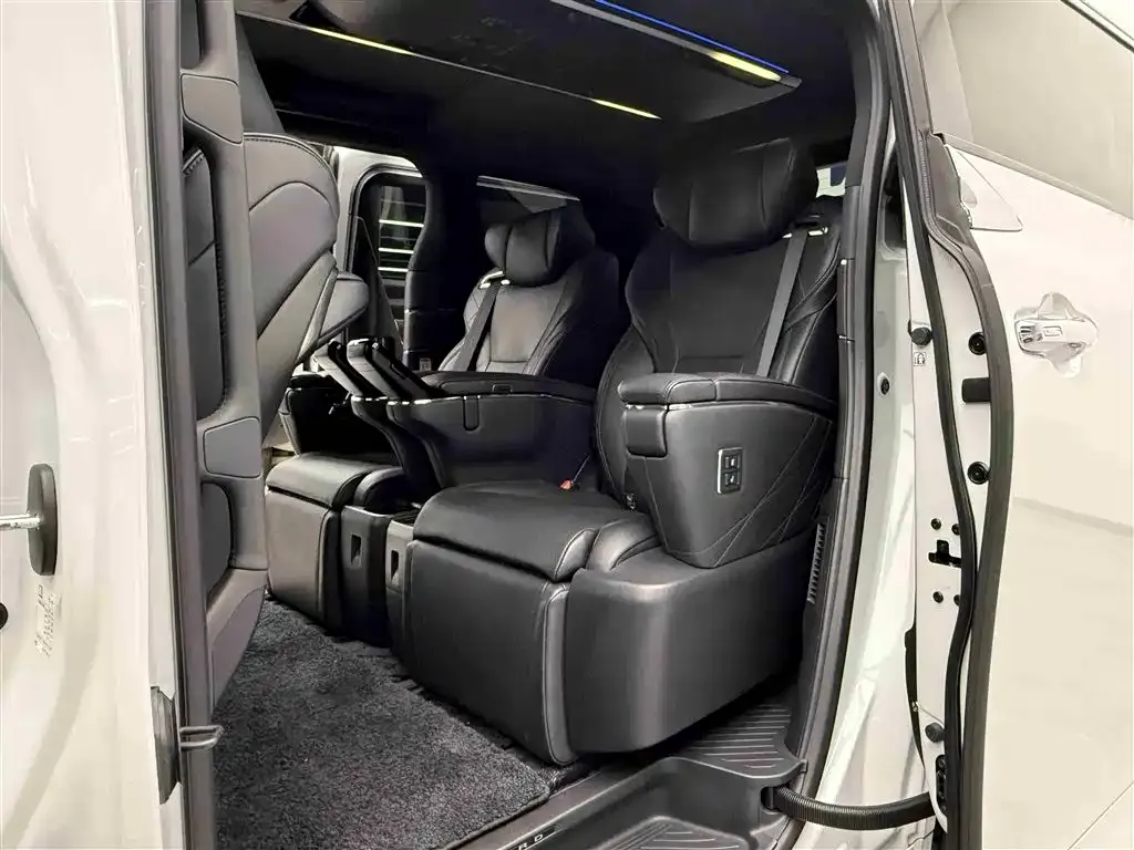 Toyota Alphard — фото 9