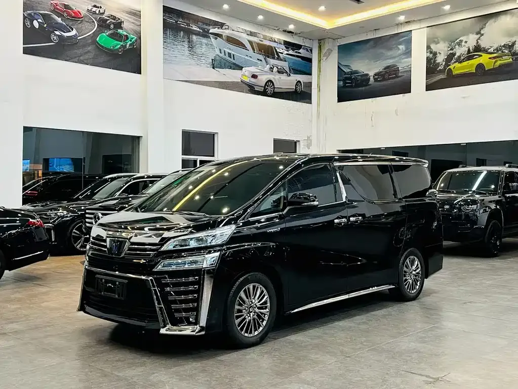 Toyota Vellfire — фото 1