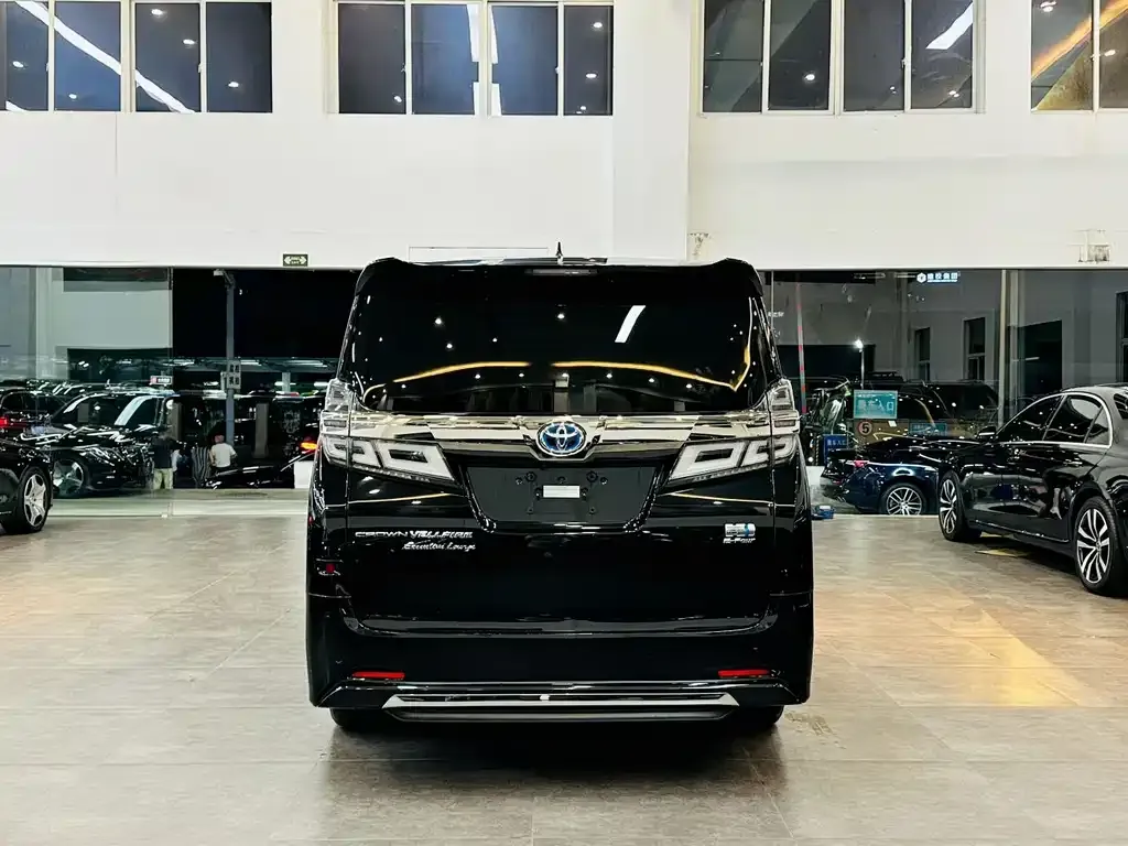 Toyota Vellfire — фото 3