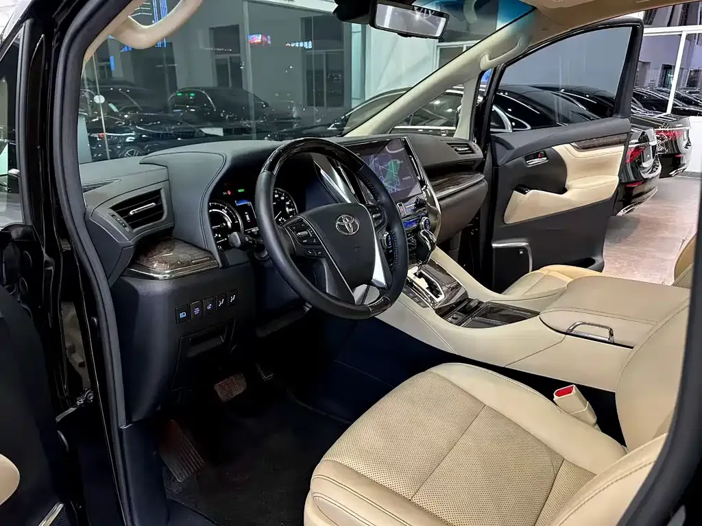 Toyota Vellfire — фото 7