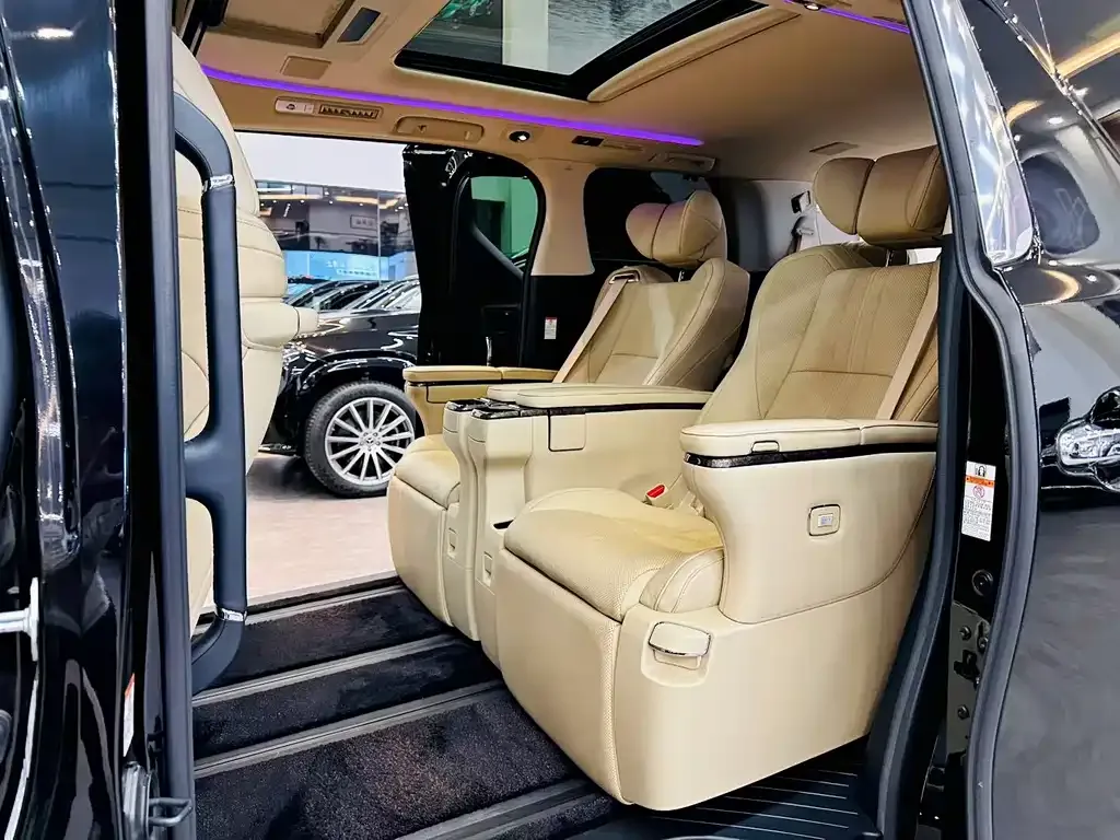Toyota Vellfire — фото 2