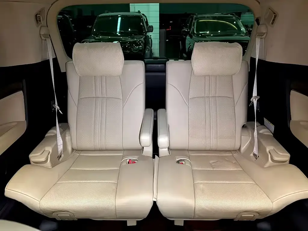Toyota Vellfire — фото 4