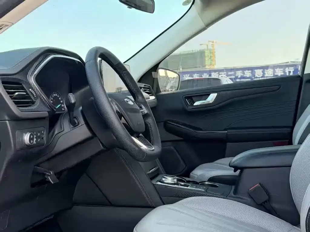 Ford Escape 2023 из CN, фото 3