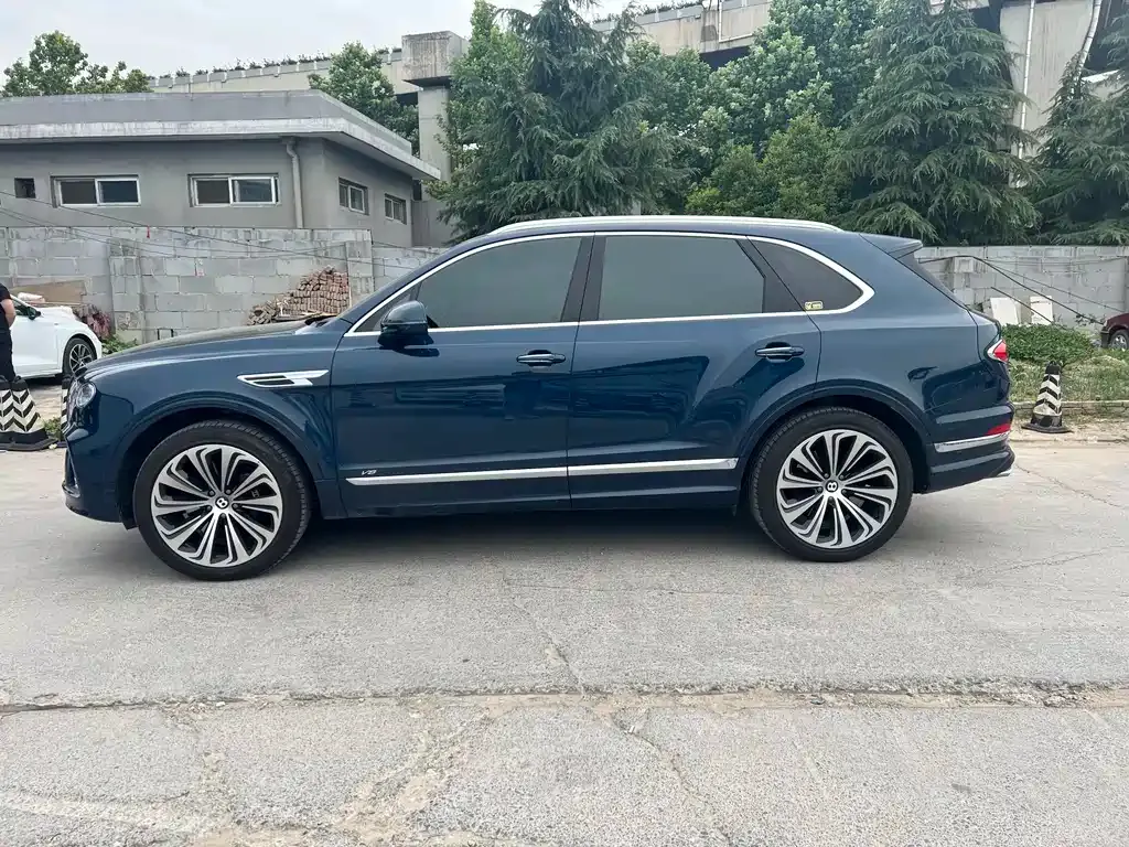 Bentley Bentayga — фото 10