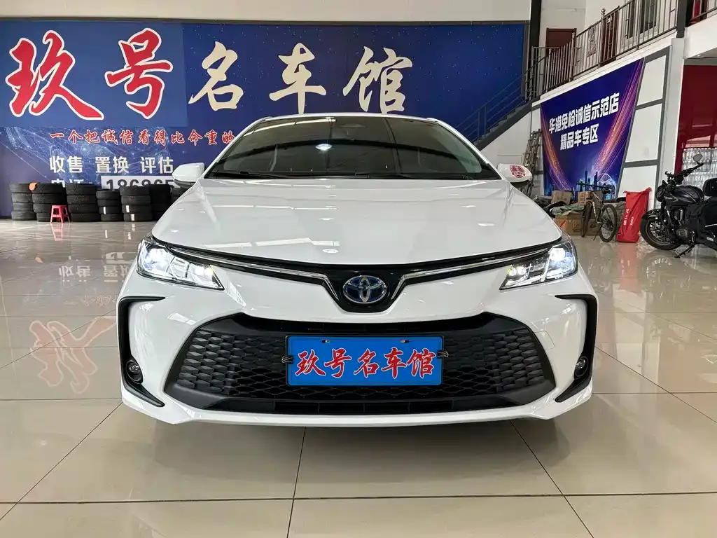 Toyota Corolla — фото 10
