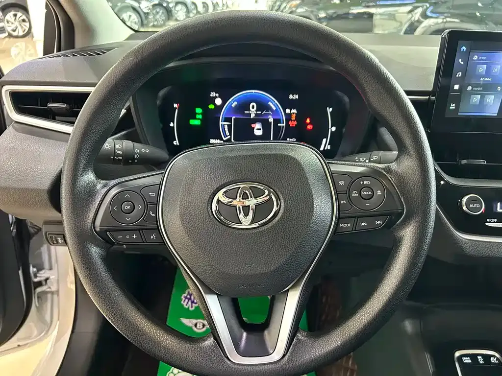 Toyota Corolla — фото 8