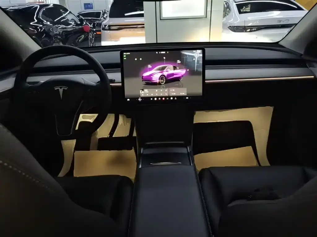 Tesla Model Y — фото 10