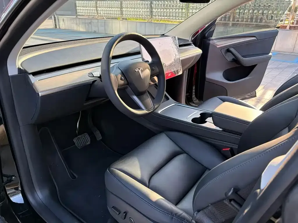 Tesla Model Y — фото 3