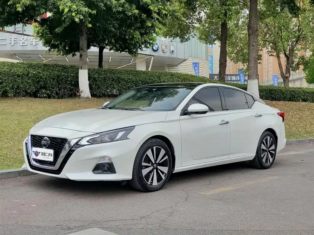 Nissan Teana — фото 1