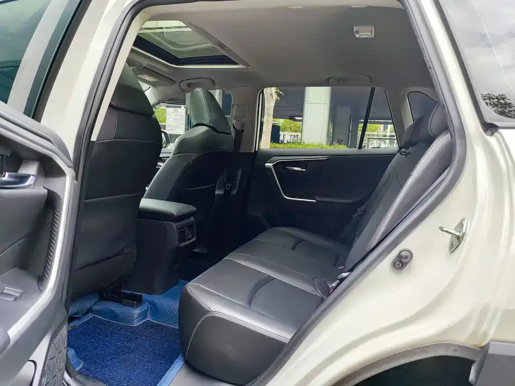 Toyota RAV4 — фото 3