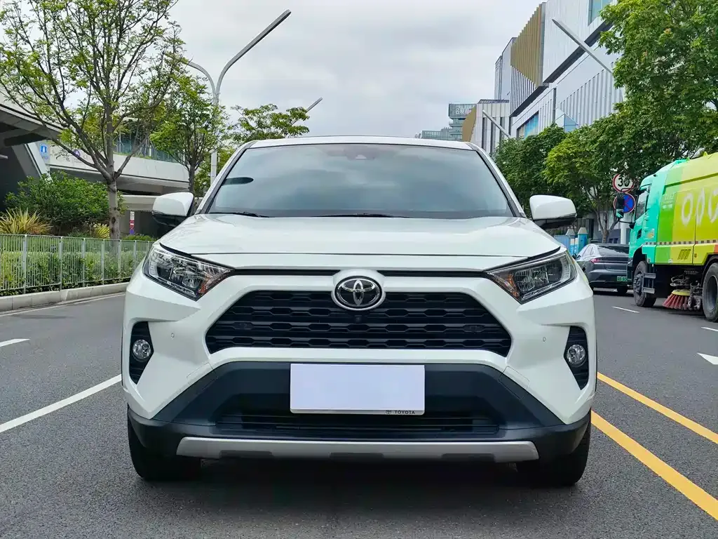 Toyota RAV4 — фото 10