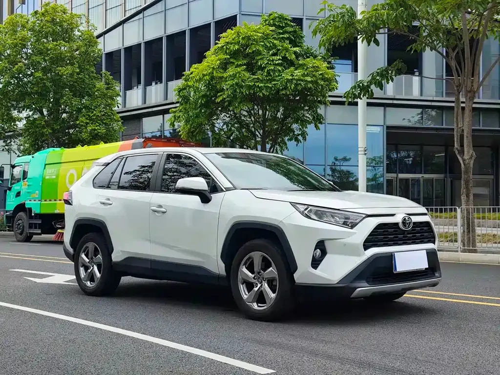 Toyota RAV4 — фото 6
