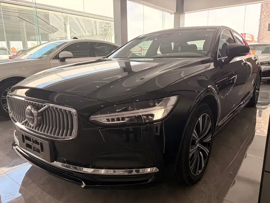 Volvo S90 — фото 1