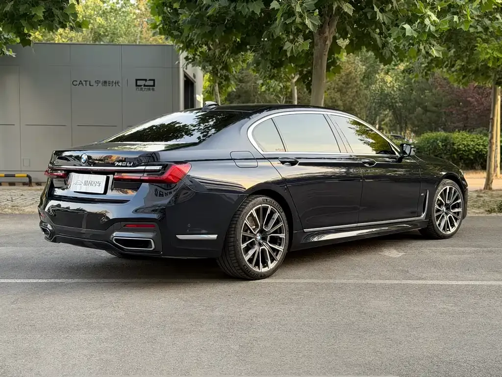 BMW 7 Series — фото 10
