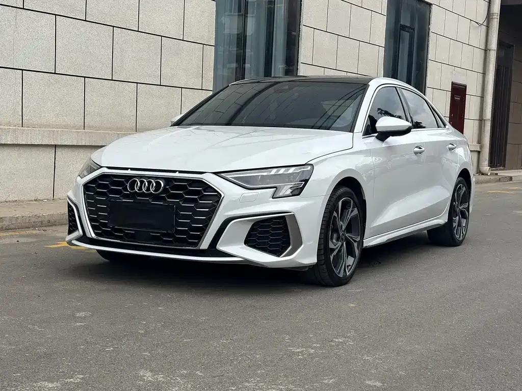 Audi A3 — фото 1