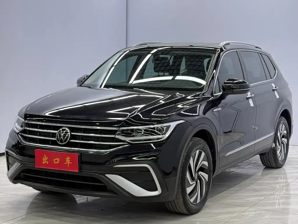 Volkswagen Tiguan L — фото 1