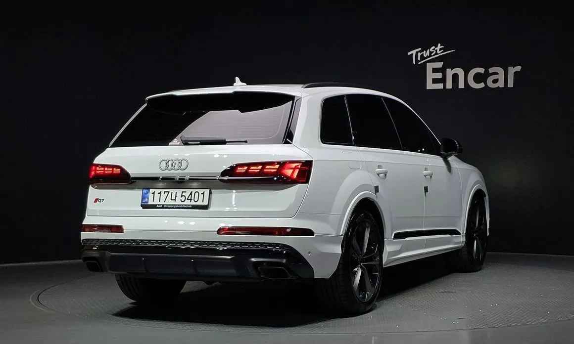 Audi Q7 — фото 10