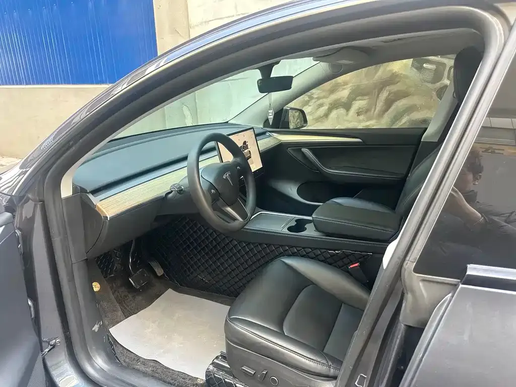 Tesla Model Y — фото 3