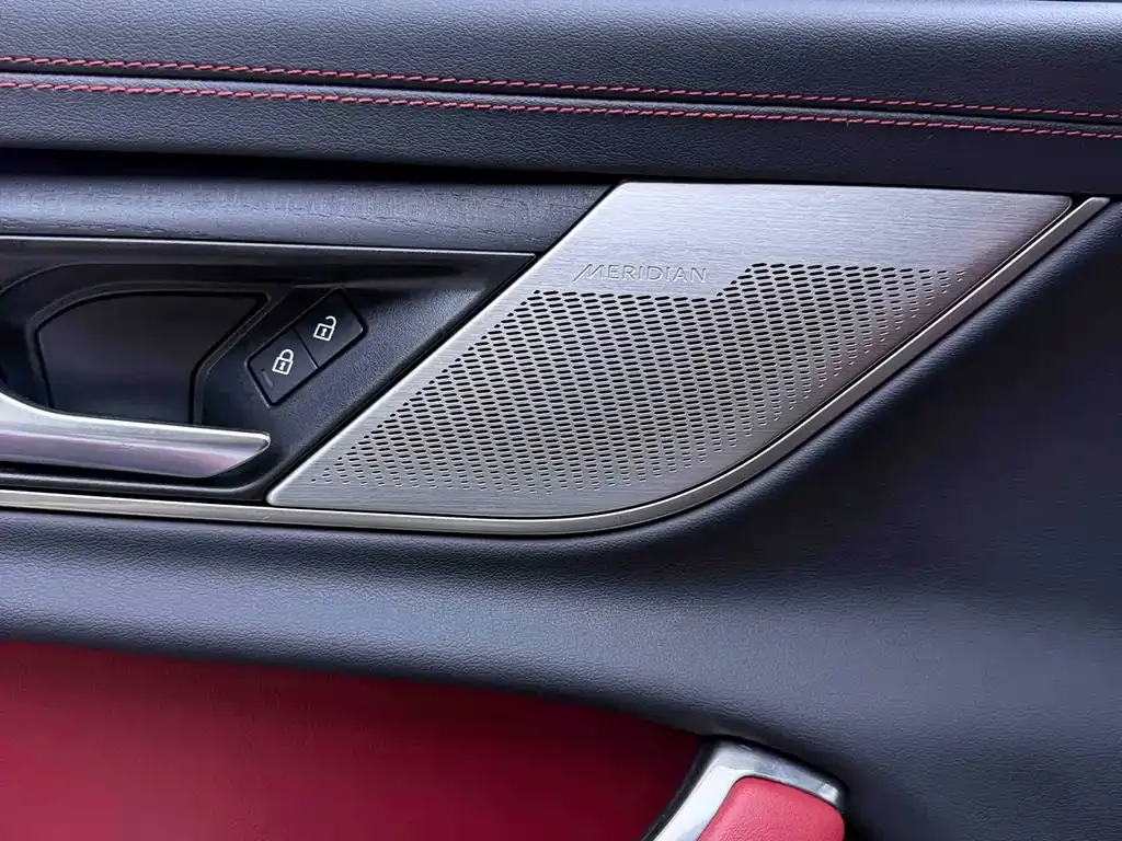 Jaguar XFL — фото 10