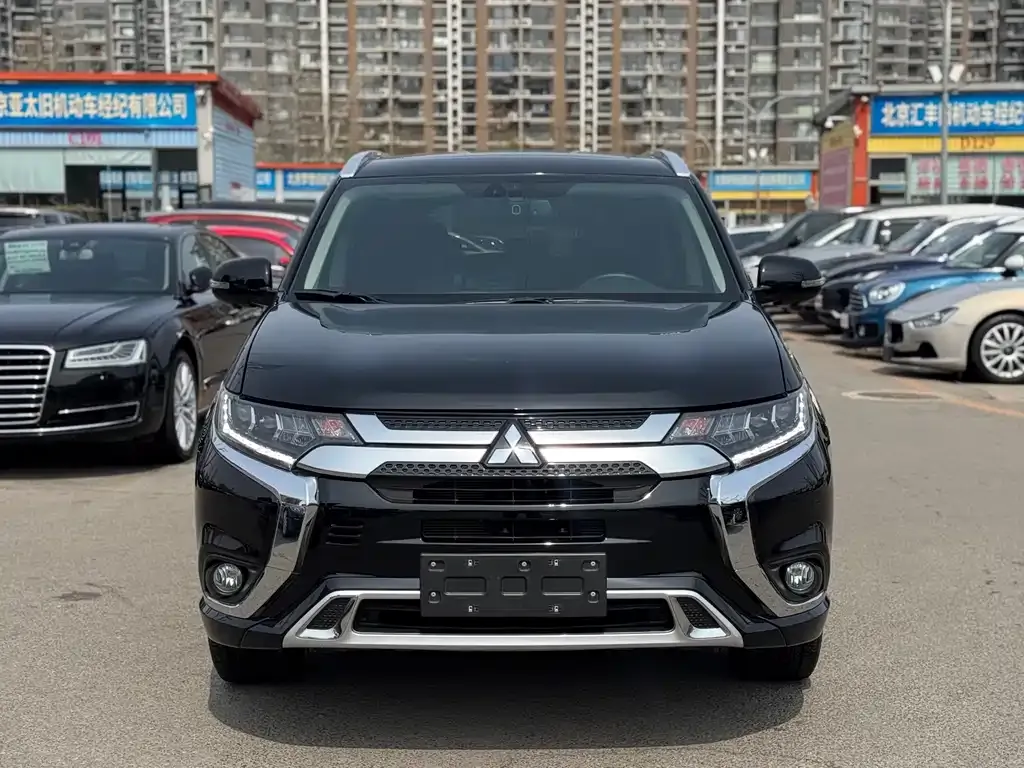 Mitsubishi Outlander — фото 8