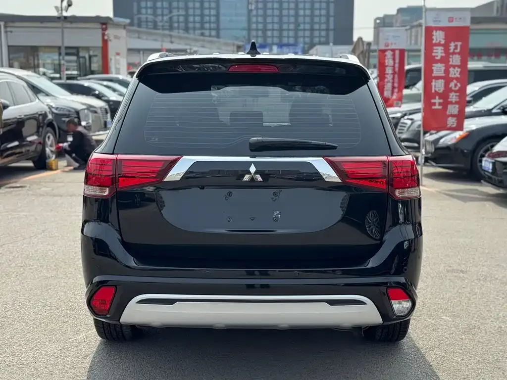 Mitsubishi Outlander — фото 6
