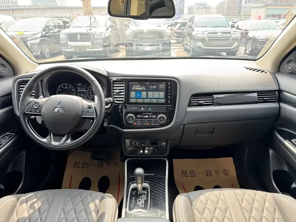 Mitsubishi Outlander — фото 2