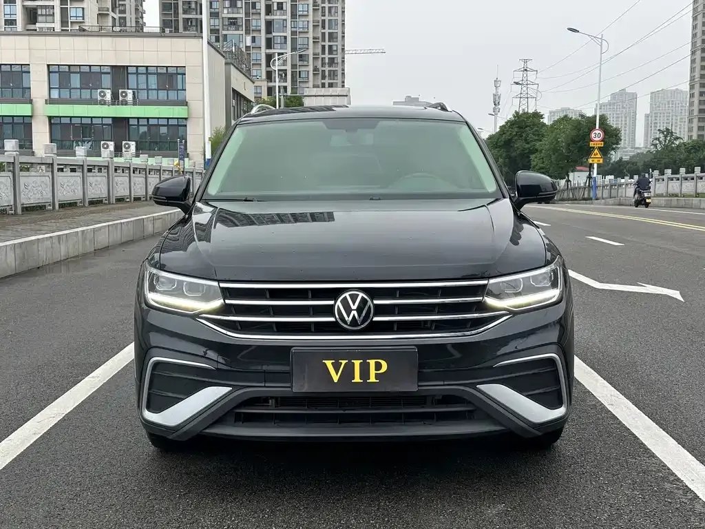 Volkswagen Tiguan L — фото 4