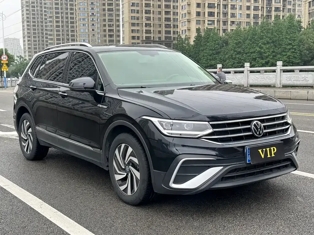 Volkswagen Tiguan L — фото 9