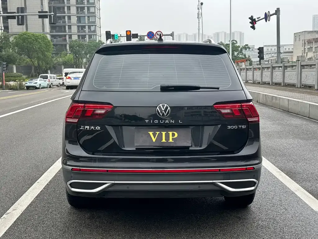 Volkswagen Tiguan L — фото 5
