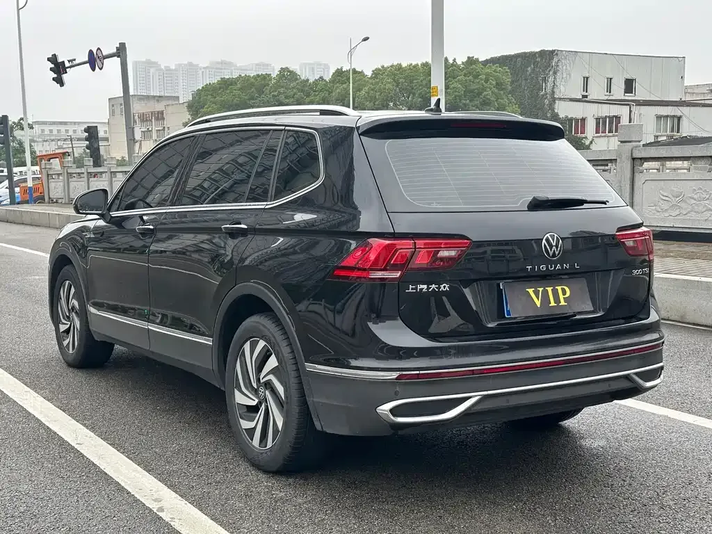Volkswagen Tiguan L — фото 7