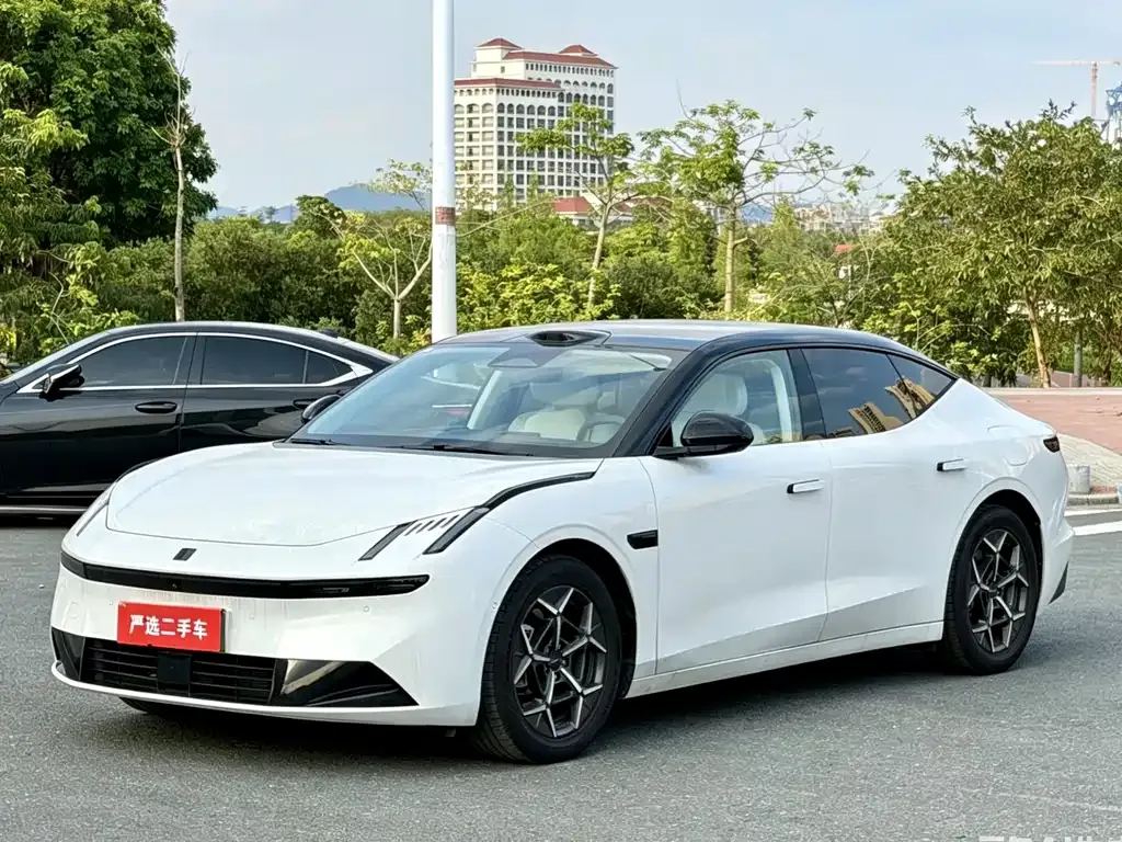 Lynk & Co 10 EM-P