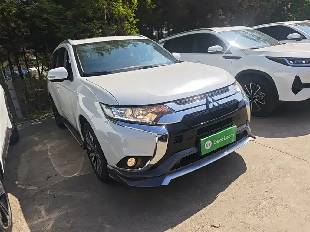 Mitsubishi Outlander — фото 4