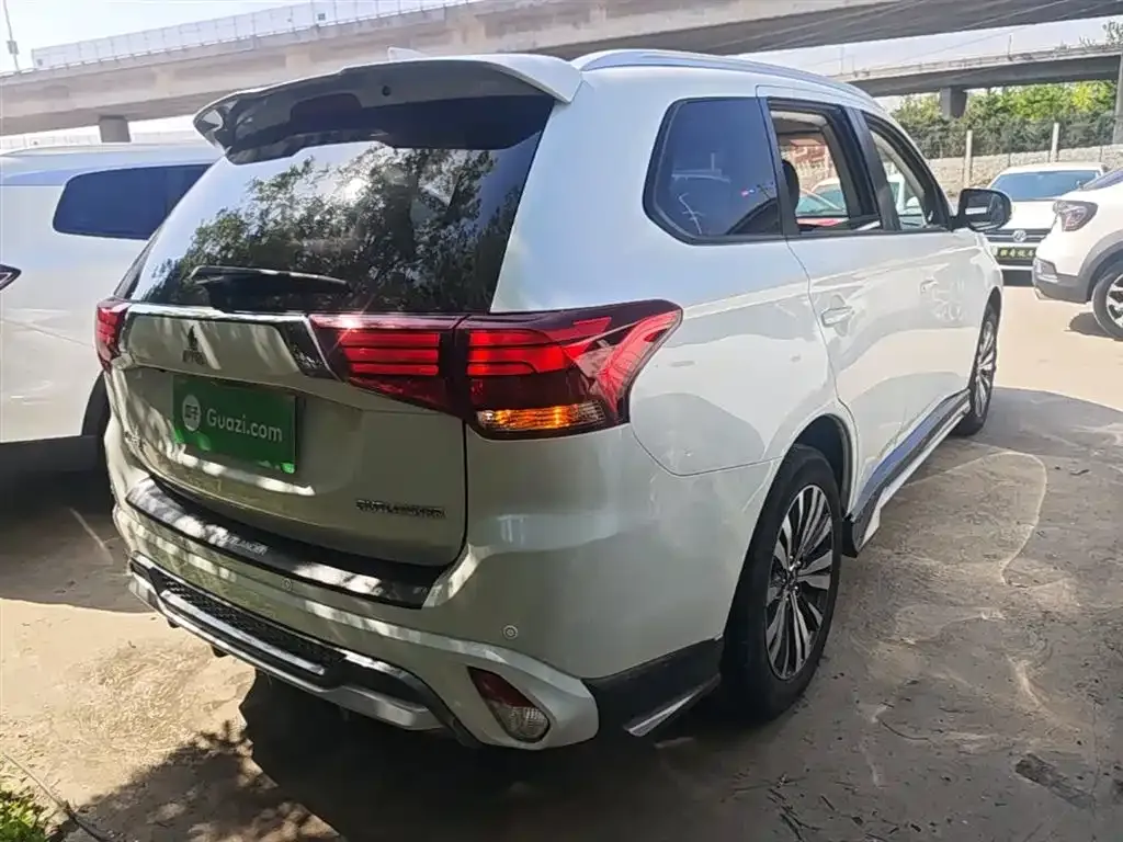 Mitsubishi Outlander — фото 8