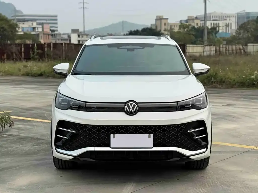Volkswagen Tiguan L — фото 9