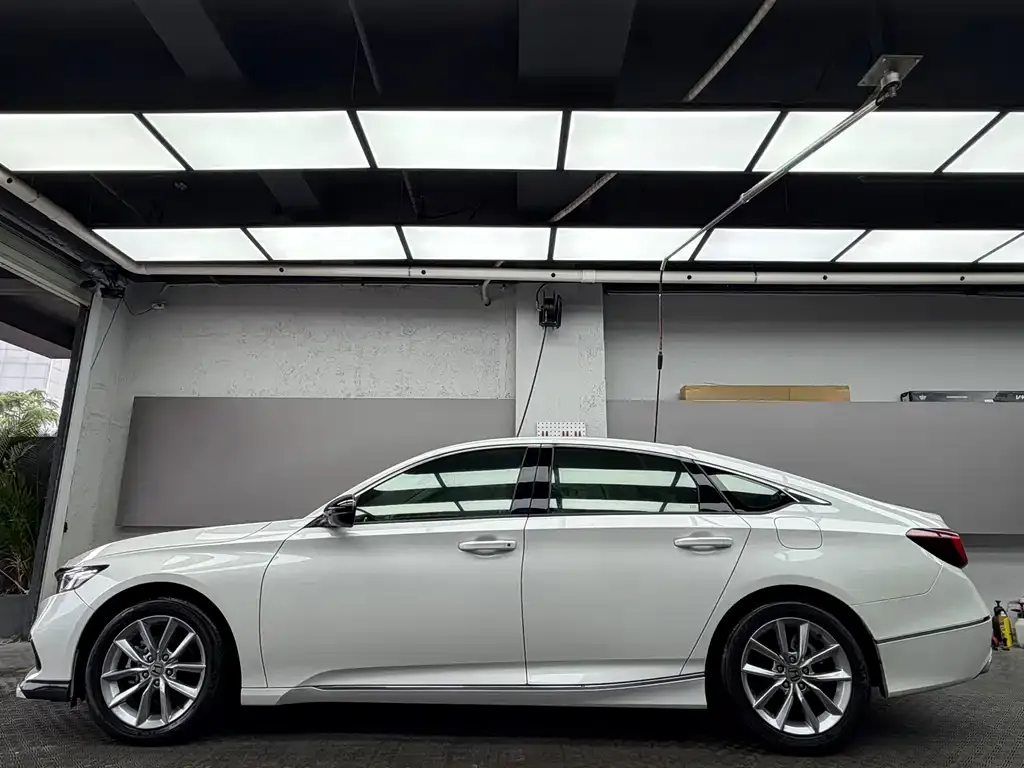 Honda Accord — фото 3