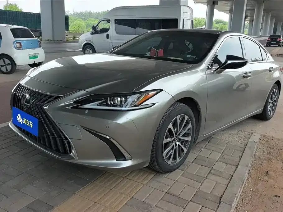Lexus ES — фото 1