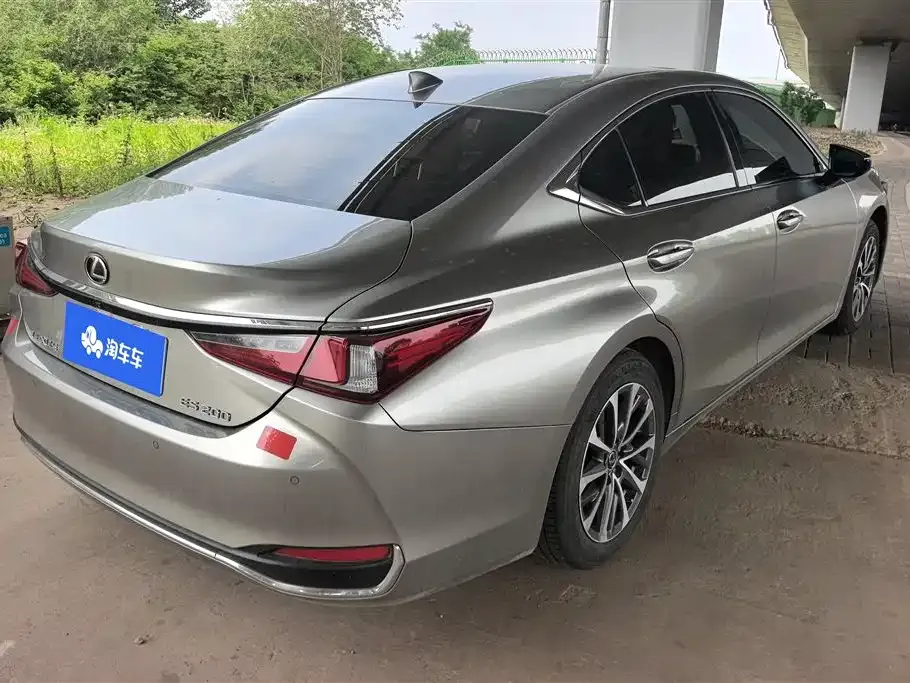 Lexus ES — фото 9