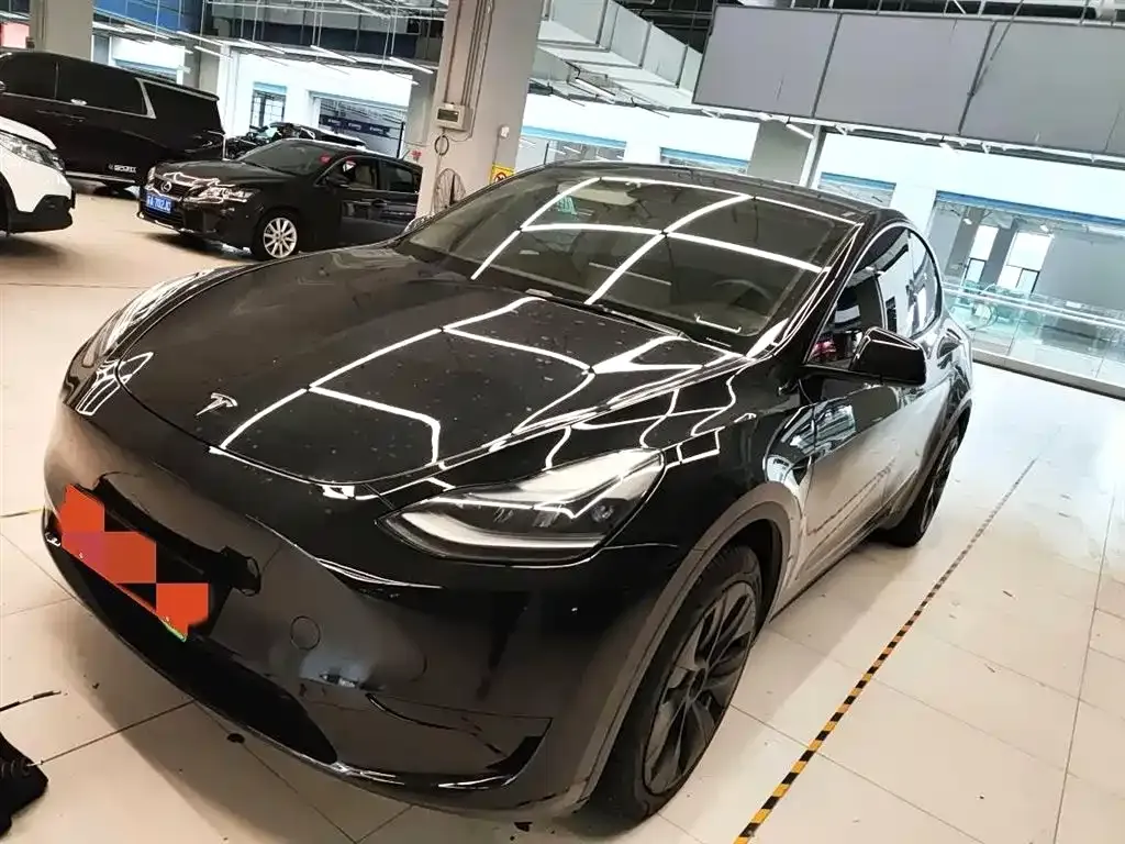 Tesla Model Y — фото 1