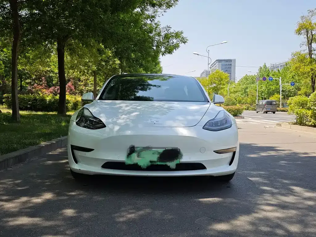 Tesla Model 3 — фото 4