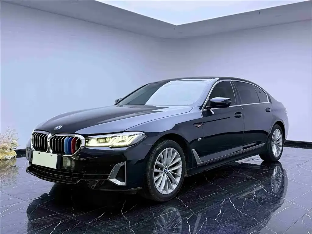 BMW 5 Series — фото 1