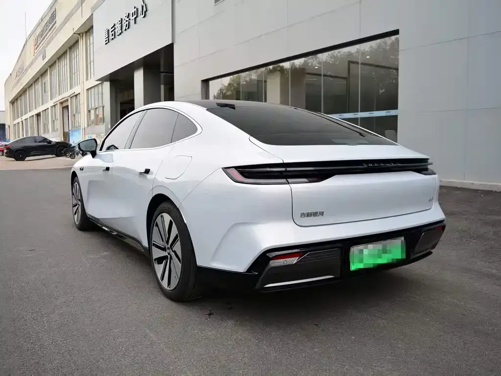 Geely Galaxy E8 — фото 2