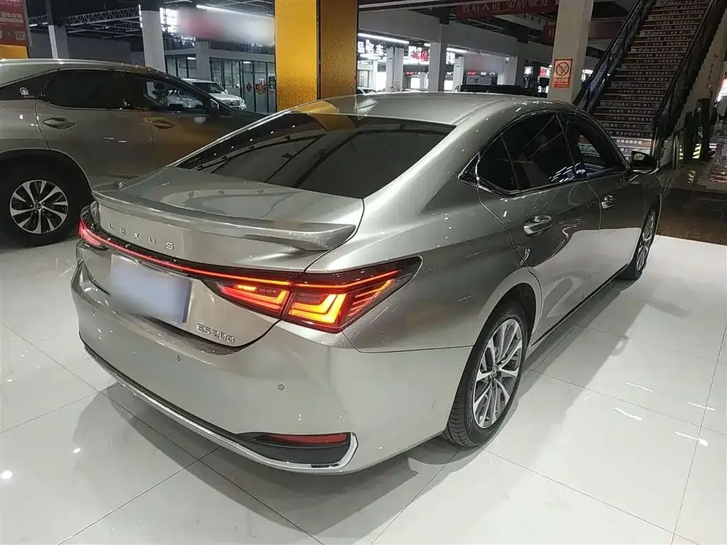 Lexus ES — фото 10