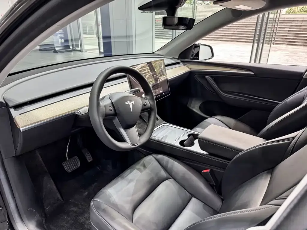 Tesla Model Y — фото 5