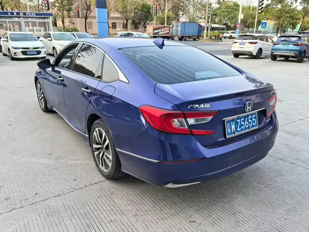 Honda Accord — фото 6