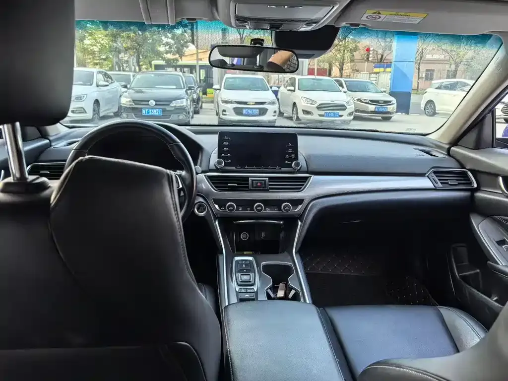 Honda Accord — фото 7