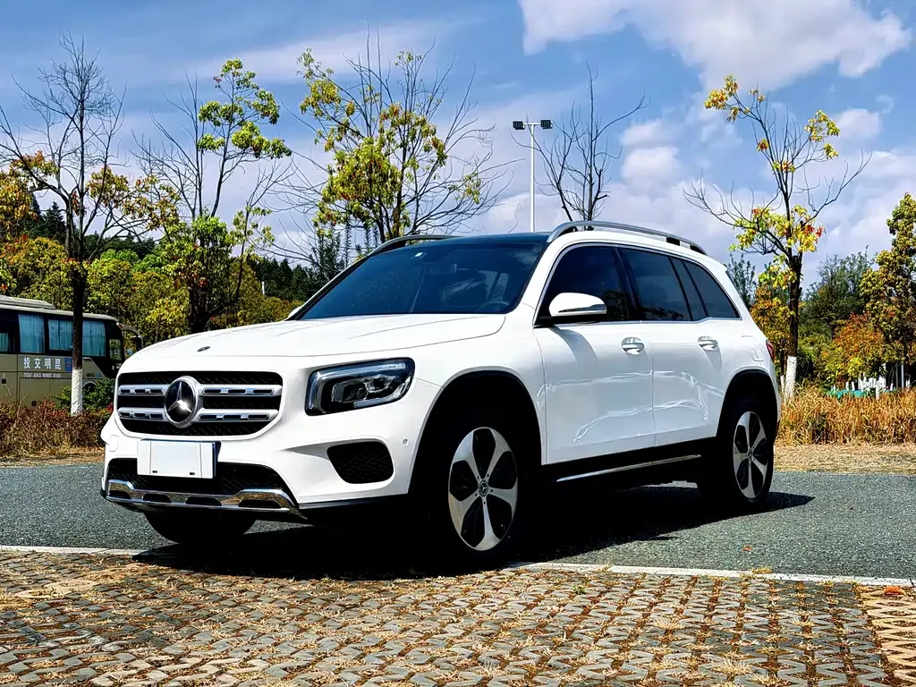 Mercedes-Benz GLB — фото 1