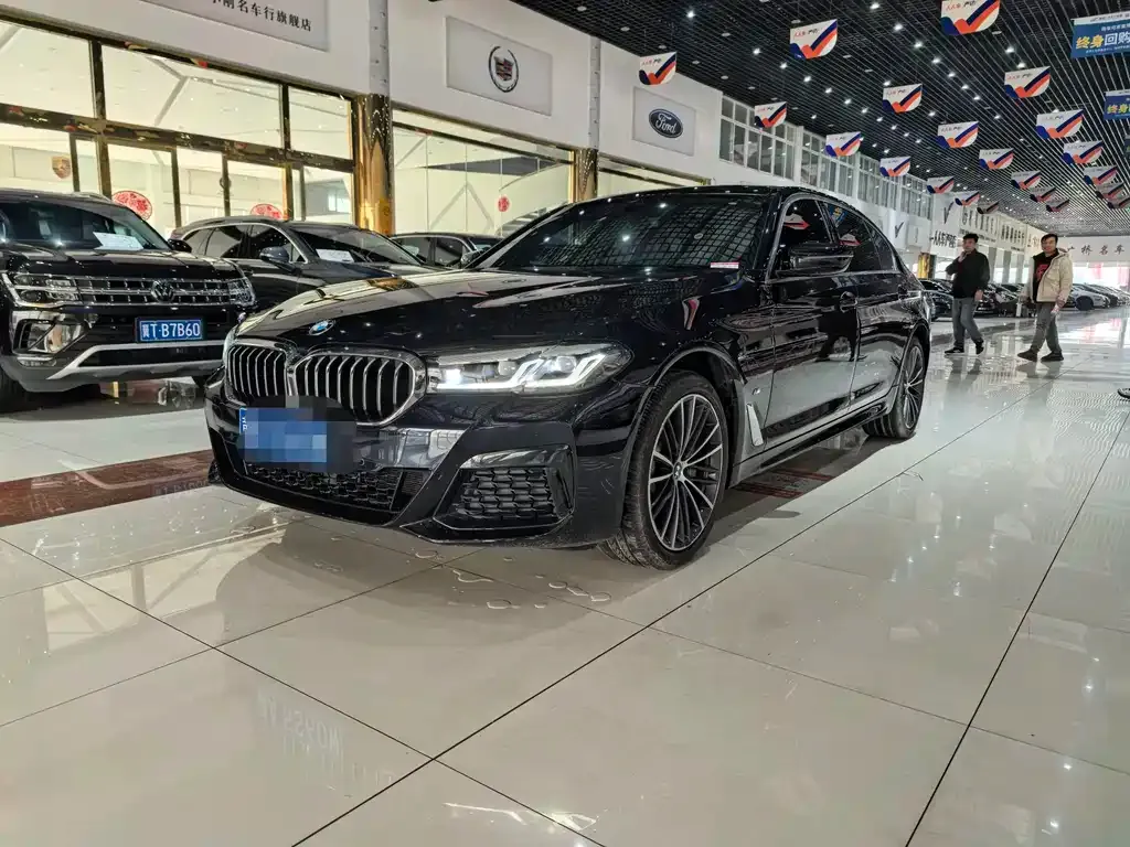 BMW 5 Series — фото 1