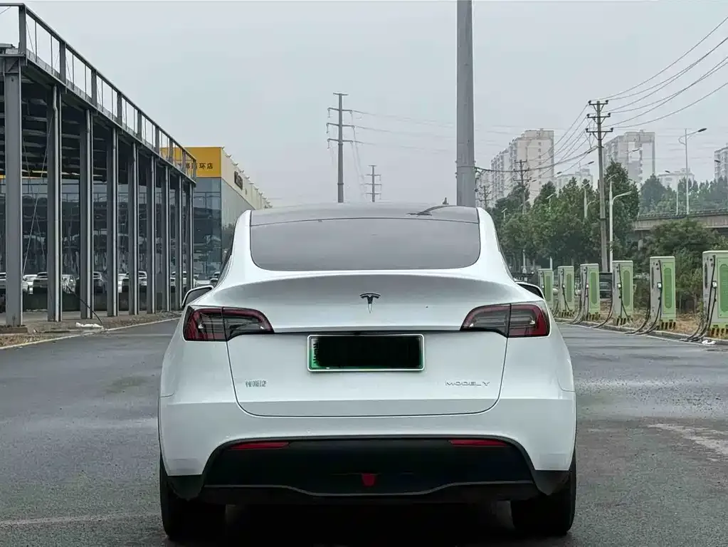 Tesla Model Y — фото 7